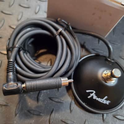 Fender One Button Footswitch with RCA Adapter 099-4049-000 W/ 1/4" Jack Recent - Black image 4