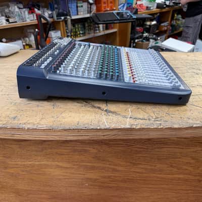 Used Soundcraft Signature 16 16-input Mixing Board 16-Channel Analog USB Mixer with Effects image 7