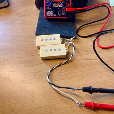 Lindy Fralin P-J Bass Pickups Set 5% Overwound Cream image 5
