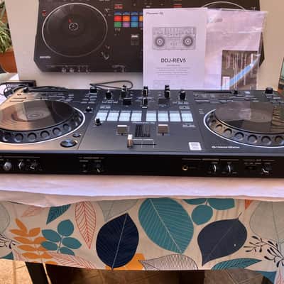 Pioneer DDJ-REV5 2-Channel DJ Controller 2023 - Present - Black image 2
