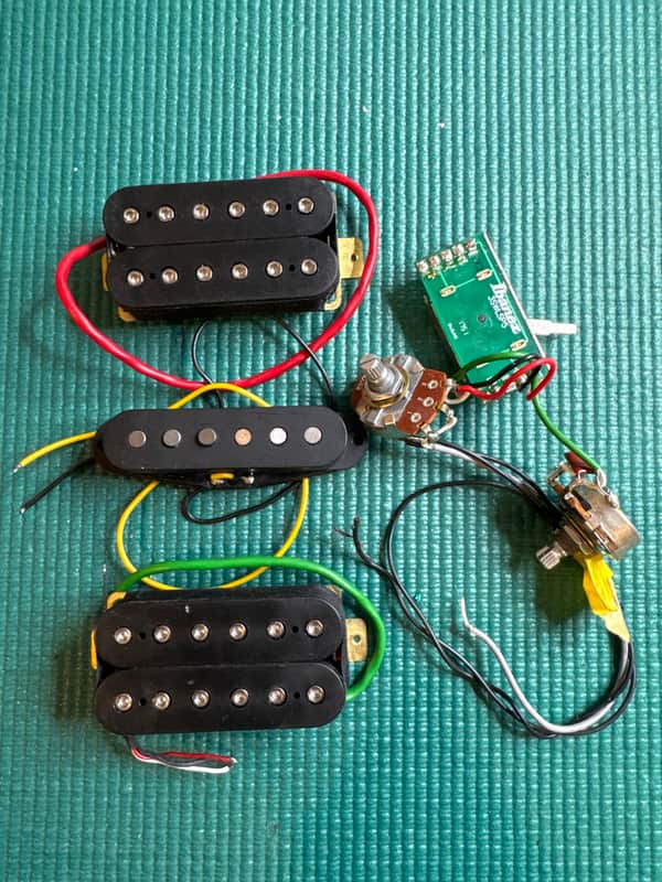 Ibanez Quantum HSH pickup set with wiring harness - Black image 1
