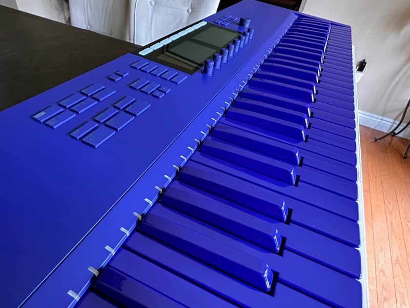 Native Instruments Komplete Kontrol S61 Mk2 Ultraviolet - Limited Native Instruments Komplete Kontrol S61 Mk2 Ultraviolet - Limited