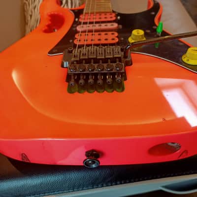Ibanez JEM777-SK Steve Vai Signature with Edge Tremolo 1987 - 1989 - Shocking Pink image 11