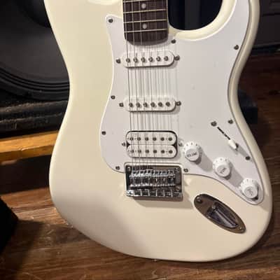 Fender Standard Stratocaster 2025 - Present - Olympic White Bild 1