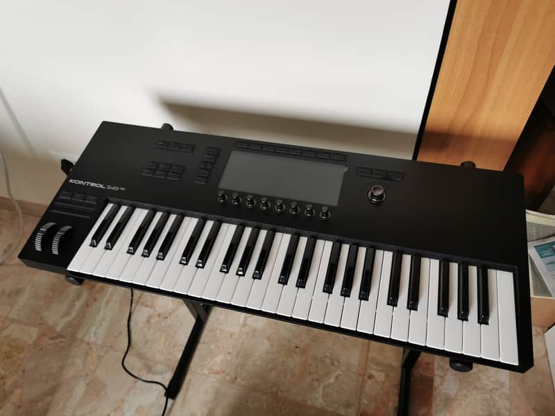 Immagine Native Instruments Kontrol S49 MK3 + Komplete 15 Ultimate Box - 1
