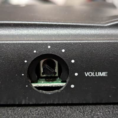 Shure UT4-TC Wireless Receiver UHF Bodypack Receiver – 603.900 MHz – Powers On image 2