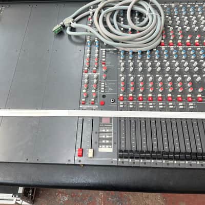 Immagine Allen & Heath Saber Mk2 Plus 32ch Mixing Console M32134 + RPS2 PSU - Vintage Allen & Heath Saber Mk2 Plus Late 1980s - Grey/Black - 5