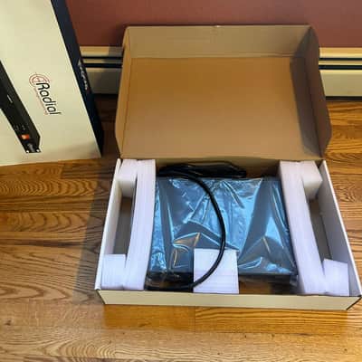 Radial Power-2 Surge Suppressor and Power Conditioner 2021 - Black image 2