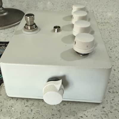 Yesterday Effects White Pedal – Vox Conqueror Inspired Overdrive / Tone Shaper image 3