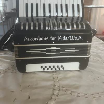 Accordion 12 Bass - Black image 1