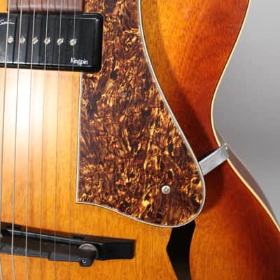 Godin 5th Avenue Kingpin Cognac Burst image 11