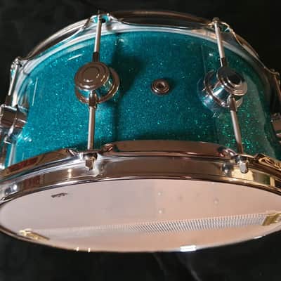 DW Collector's Series 6.5x14 VLT Maple Snare Drum 2023 - Teal Glass Finish image 2