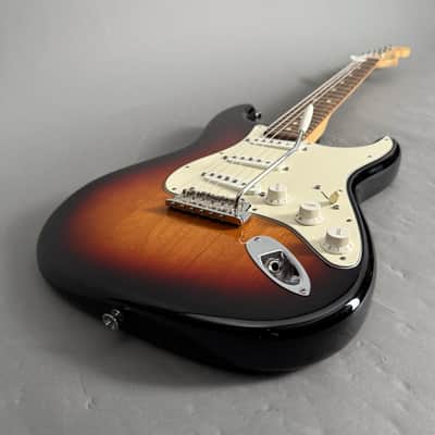 2011 Fender Standard Stratocaster RW sunburst like new Case image 11