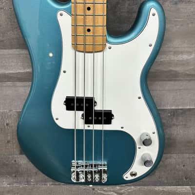 Fender P Bass Metallic Lake Placid Blue Killer Player Bass Mexican image 4