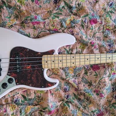 Fender MIJ Junior Collection Jazz Bass 2021 - Present - Satin Shell Pink image 1