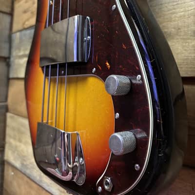 Fender James Jamerson 1962 P-Bass 3-Tone Sunburst w/case image 3