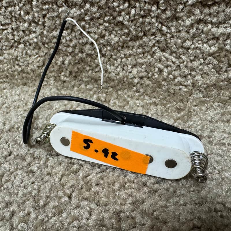 Gen Single Coil Pickup White Cover A image 1