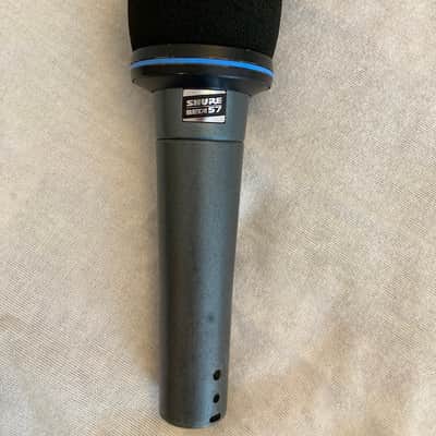 Shure BETA 57 Supercardioid Dynamic Microphone with Magnetic Windscreen and Case image 5