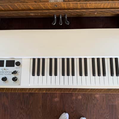 Mellotron M4000D Mini 2018 - Present White image 3