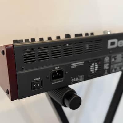 Behringer DeepMind 6 37-Key 6-Voice Polyphonic Analog Synth 2017 - Present - Black image 12