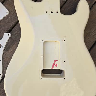 Fender stratocaster USA body lefty vintage white cream 2002 - alder image 4