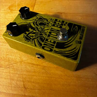 Mojo Hand FX One Ton Bee (1 of 100, Limited Edition) Gold Version Early 2000's - Gold image 4