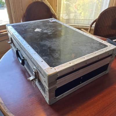 1986 Akai EWI 1000 with 2000 Synth Module W/ FLIGHT CASE Grey and White image 2