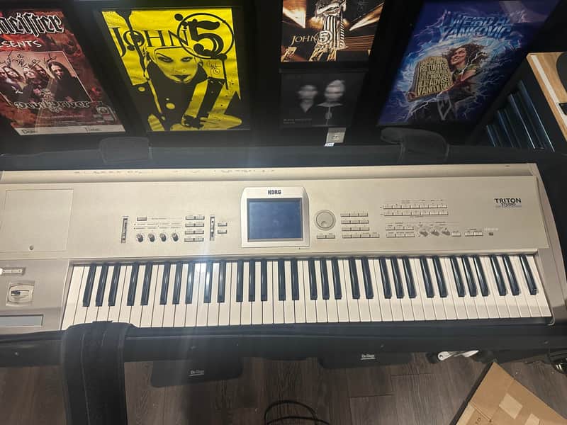 Korg Triton Studio 88-Key 120-Voice Polyphonic Workstation 2002 - 2005 - Silver image 1