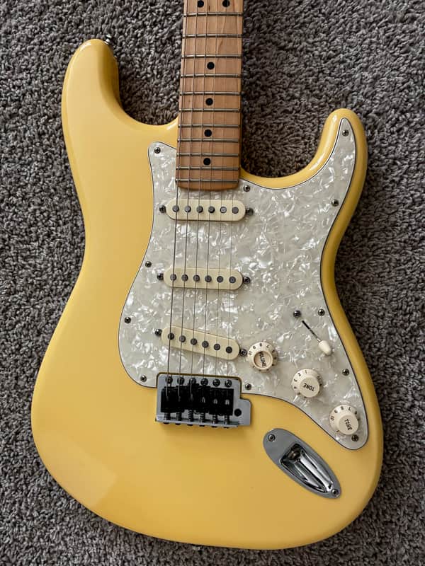 Fender Deluxe Roadhouse Stratocaster with Maple Fretboard
