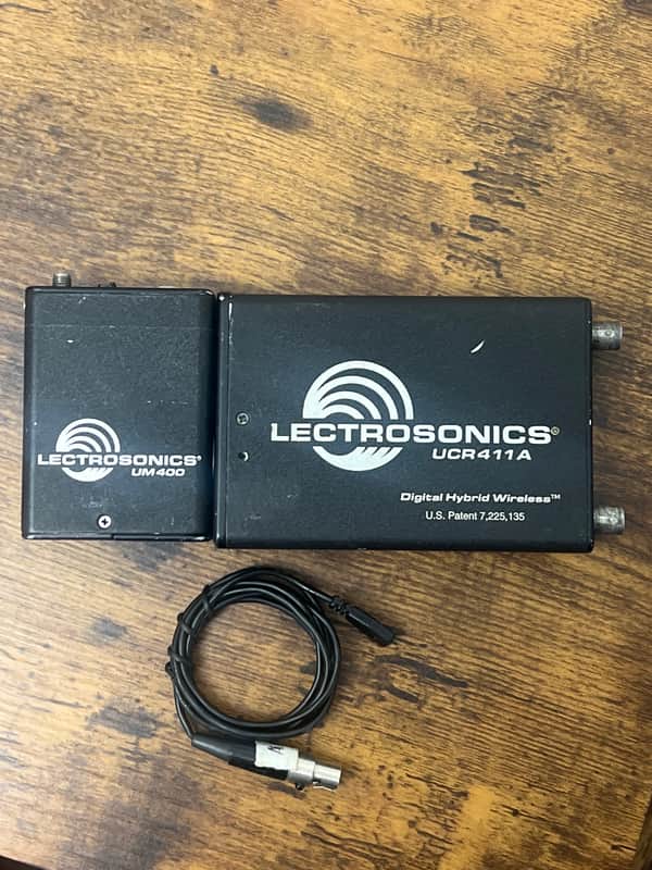 Lectrosonics UCR411A \+ UM400 Wireless Lav System – Block 21 – 537\.6–563\.1 MHz – Lectrosonics Lav image 1