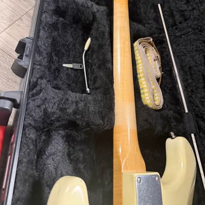 Fender Road Worn '60s Stratocaster with Rosewood Fretboard 2009 - 2018 - Olympic White image 4