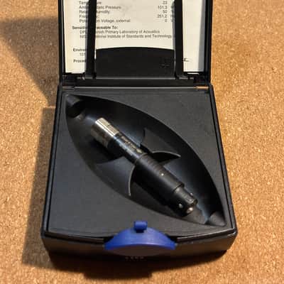 Brüel & Kjær Hand-held Analyzer Type 2250-L + Prepolarized Free-Field ½" Mic Type 4950 + Sound Calibrator Type 4231 image 4