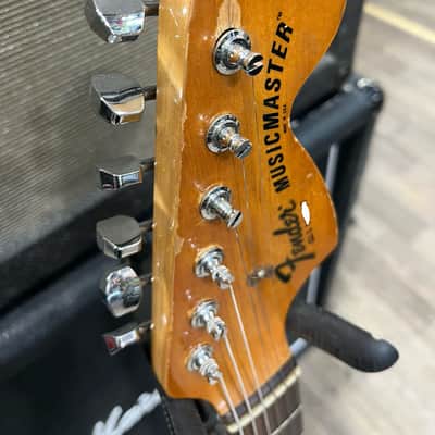 Fender Musicmaster with Rosewood Fretboard 1978 - Red image 4