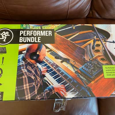 Mackie perfbund Performer Bundle w/ Mixer and Microphones Black image 2