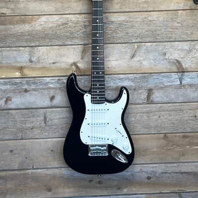 Squier Stratocaster 2000 Black | Reverb