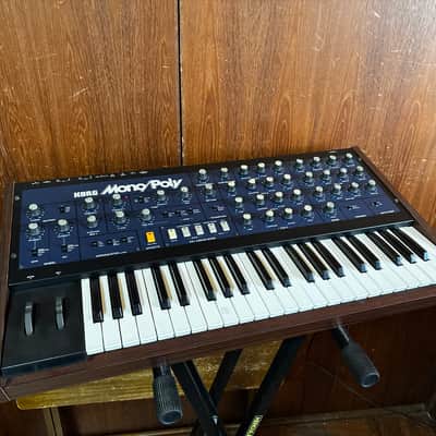 Korg Mono/Poly MP-4 monophonic/polyphonic Synthesizer w/ gig bag