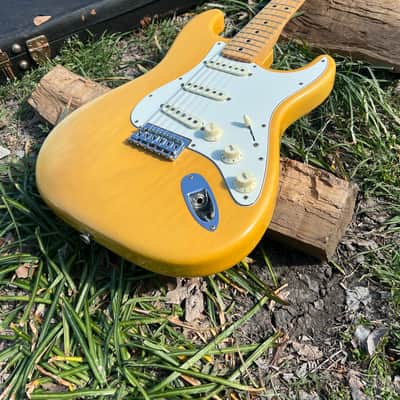 Vintage Featherweight Blonde Fender Stratocaster 1972-1975 7.2lbs image 2