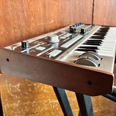 Korg Microkorg Synthesizer/Vocoder w/ mic power supply image 11