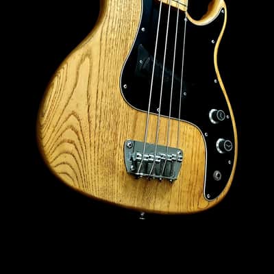 Peavey Fury 80s 4 Strings Bass With Hard Case !! $600 Or Best Offer ! image 2