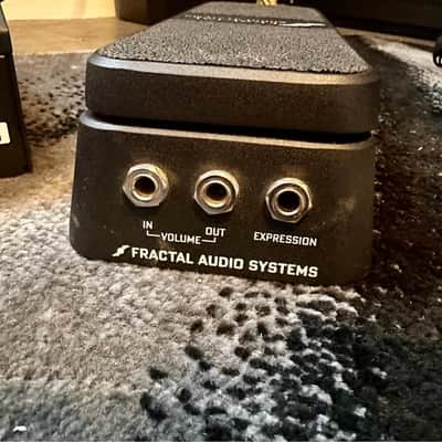 Fractal Audio FM3 Mark II with FC-6 controller and expression pedal image 3
