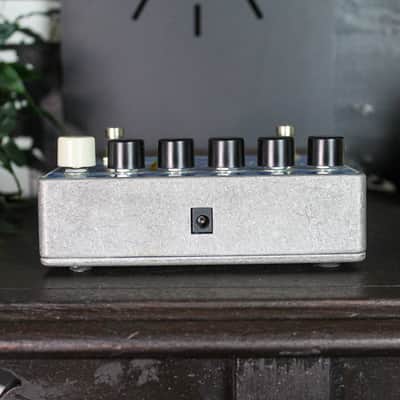 Preowned Electro-Harmonix Stereo Memory Man with Hazarai Delay Pedal image 3