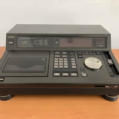 Technics SL-P1200 Compact Disc Player image 3