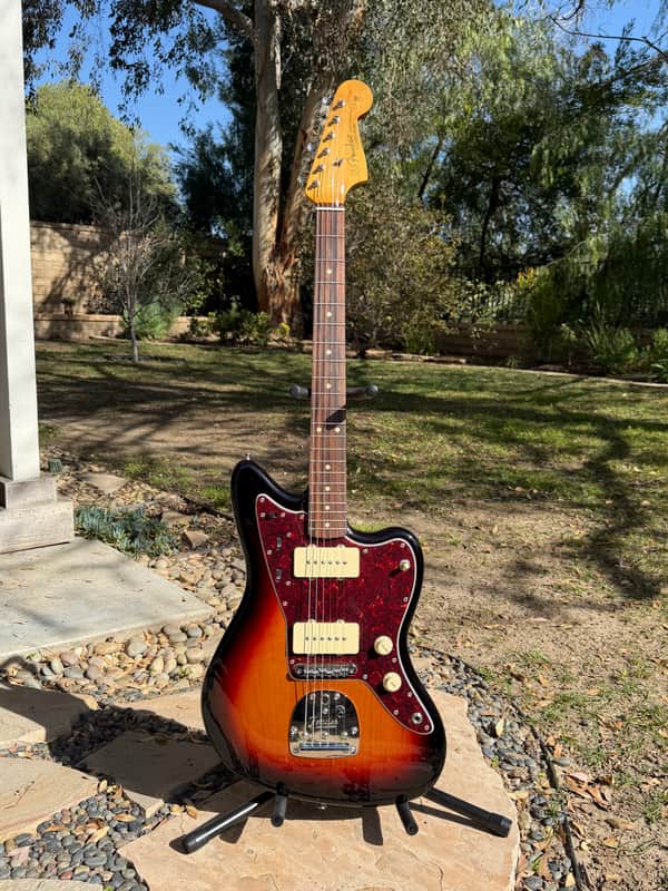 Fender Classic Player Jazzmaster Special with Pau Ferro Fretboard 2018 - 2019 - 3-Color Sunburst