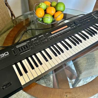 Roland XP-30 61-Key 64-Voice Expandable Synthesizer 1999 - 2004 - Black