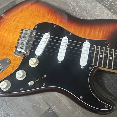 Fender Ultra Stratocaster 1997  Tobacco Burst image 9