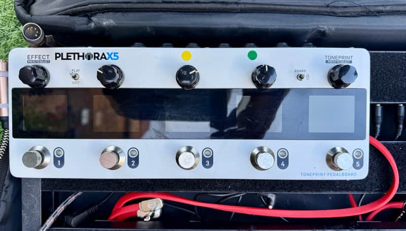 TC Electronic TC Electronics Plethora X5 Multi-Effects Pedal Board - White image 1