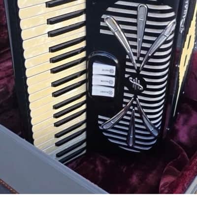 1950’s Sonola Rivoli Piano Accordion 41/120 image 4