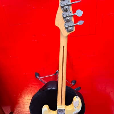 Fender Precision Bass with Maple Fretboard 1976 - Olympic White image 9