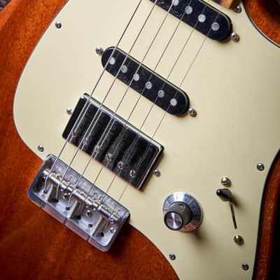 Mano Guitars "The Iconic" - Slightly Aged image 4