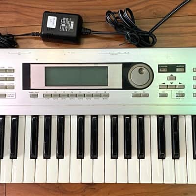 Korg Triton LE 61-Key 62-Voice Polyphonic Workstation 2000 - 2002 - Silver
